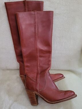 FRYE LEATHER Women's Tall Boots Burgundy Color. Size 5 B.